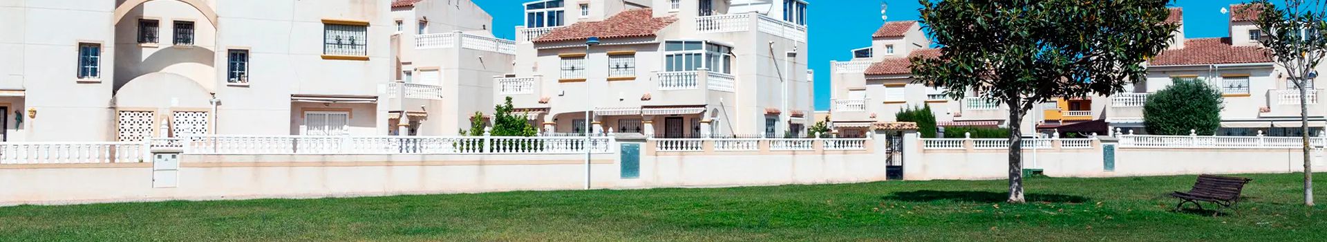 Amplia oferta de apartamentos, casas, locales, garajes .  en Torrevieja
